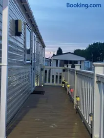 Pet Free Family Mobile Home Sleeps 8 with Large Secured Decking Sea Wick Holiday Park - Image 4