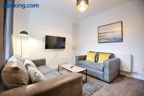 5 Bed - 2 Bath - Ideal for Work Crews - Image 2