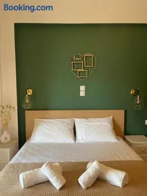 Emerald Sea Apartment - Image 2