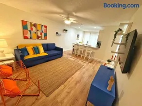 *NEW* Gorgeous Sunshine - 2BD/1BA - Private Fenced Backyard! - Image 2