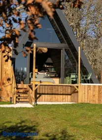 L Atypique Cabane insolite avec spa et sauna privatifs - Image 1
