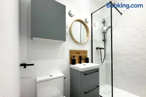 Studio Agabane - By BEST KEYS - Centre-Ville - Cosy & Lumineux - Cuisine Équipée - Smart TV - Lit Confortable - WiFi Fibre - Check-in Autonome - Parking Gratuit à Proximité - Image 4
