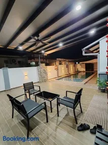 Villa with private pool - Image 1