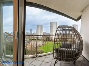Spacious 3BR Apartment with River View & Terrace, Families Only - Image 5