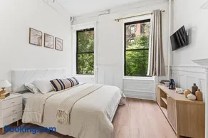 Spacious Washington Heights Studio Near Transit - Image 1