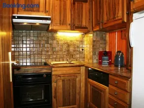 Courchevel 1850 : Appartement ensoleillé ski-aux-pieds avec balcon, parking, wifi - Image 2