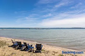 M22 Birch House - Family friendly with shared beach & large kitchen - Image 1