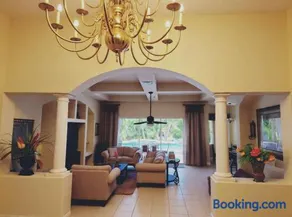 Royal Palms Villa, Pool, Spa, Private Gate, 1,5 acre - Image 3