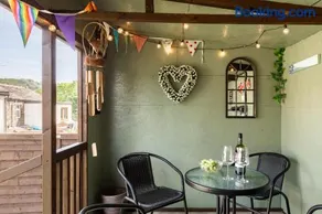 Haworth Haven - Charming Cottage with Private Garden & Summer House - Image 1