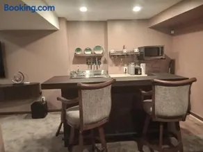 Super Suite with Sauna, Pool Table and Arcade Game - Image 4