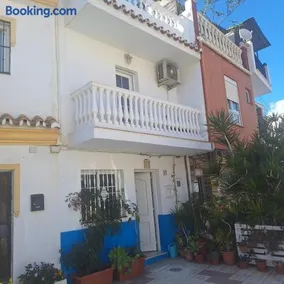 Private townhouse with roof terrace close to the beach - Image 2