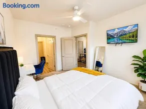 Luxury 2BR Retreat Resort Pool Gym & Fast WiFi - Image 4