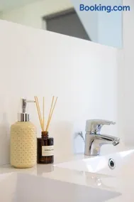 Stylish 1BR close to KMSKA - Image 3