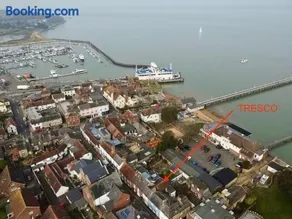 Centre of Yarmouth, Isle of Wight, sunny cottage - Image 2