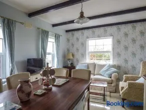No 1 Apt, Brandy Harbour Cottage - Image 3