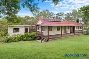 Large Luxury Farmhouse - 3 Bedroom Acreage Escape - The Wildernest - Image 2