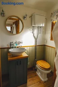 Fotheringhay Glamping - Image 3