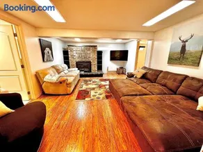 Newly Remodeled spacious units, minutes from mountains, inlet, downtown and airport - Image 1