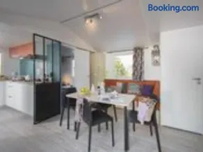 Mobil-home cosy avec terrasse pour 5 personnes - API-1-52-1066 - Image 1