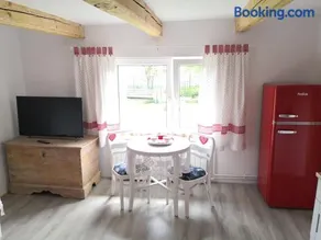 Red Bed - Image 4