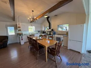 3 Bedroom Lakefront Cottage, OFSC & Trails Nearby - Image 3