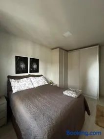 Apartamento bem localizado com lava e seca e wi-fi rápido - Image 5