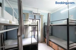 Fancy Hostel and Bar - Image 3