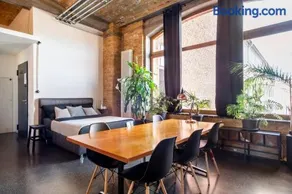 Loft & Artist Studio in an Industrial Creative Hub - Image 2