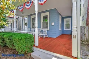 Walk to DTA & USNA Pet-Friendly Home - Image 1
