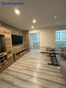 Cozy 1-Bedroom Apartment - Image 1