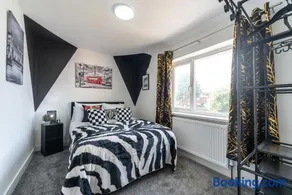 2 Vehicle Private Parking, Aseda 4 Bedroom Game Zone -Pool table, Garden Home - Image 1