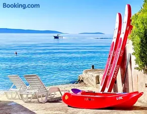 Luxury Seaside Villa with a classic Mediterranean Olive Garden, a fully equipped Professional Kitchen, Pool, Sauna, Padle Boards and Canoe - Miolin Beach House - Image 3