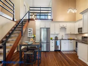 Modern 2BR Jackson Condo - Image 2