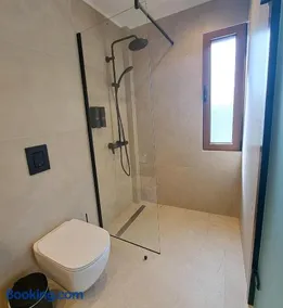 Platanos Rooms - Image 5