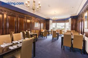 Royal Mackintosh Hotel - Image 1