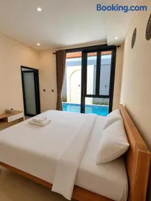 Cozy Poolside Room at Guesthouse Zio - Image 1