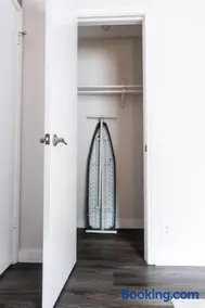 Cozy 3b2b Duplex Home in South Austin - Image 1