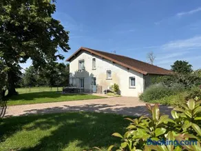 Gîte rural à Montaiguët-en-Forez avec étangs et vélos - Image 1