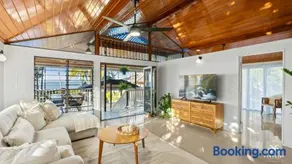 The Arlington Beachfront House - Image 4