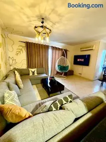 3BRs beachside Chalets Steps to The Beach Luxury Resort Y8 - Image 2