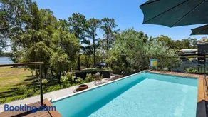 Rivers Edge Oasis -Karuah, Infinity Pool and Private Cinema room - Image 2