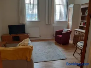 Ground Floor Barmouth Centre Apartment With Garden - Image 3