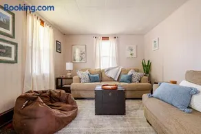 PSU Nittany Valley Cozy Cottage - Image 1