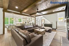 Lakeside Retreat Sleeps 22 Dock Grill Game Room - Image 3