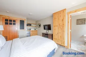 Lakeside hotel room #8 in Kings Beach - Image 3