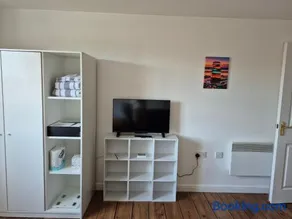 entire apartment in Durham - Image 4