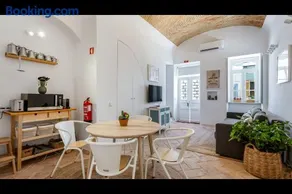 Stunning House With Rooftop and Pool by LovelyStay - Image 4