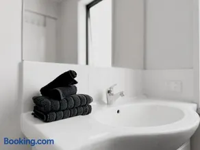 Cozy studio, Pet free, Budget friendly Canberra - Image 1