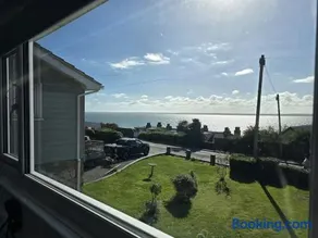 Hill Head Beachside Cottage with Large Garden and Sea Views 5bed slp12 - Image 2