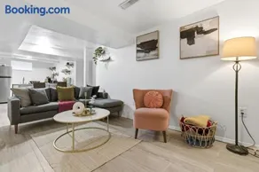 Spacious & Comfortable Stay Near EWR APT NYC Mall - Image 1
